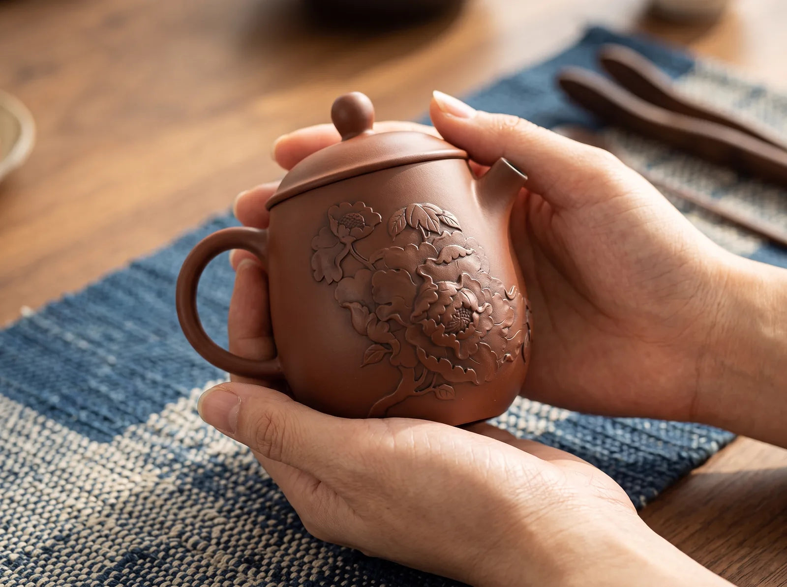 Jianshui – Lotus Relief Teapot in the product gallery