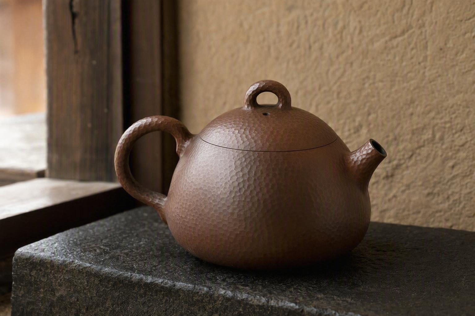 Hand-hammered unglazed Jianshui purple clay teapot