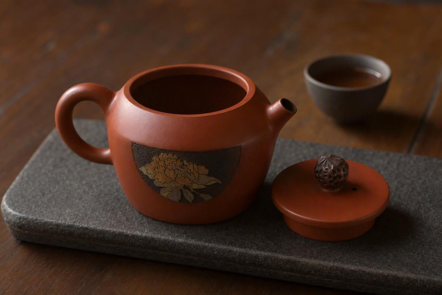 Floral Yangcai: seed-pod lid knob, side spout and loop handle