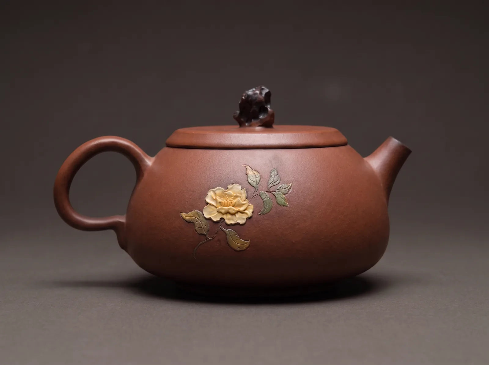The form of this Jianshui teapot