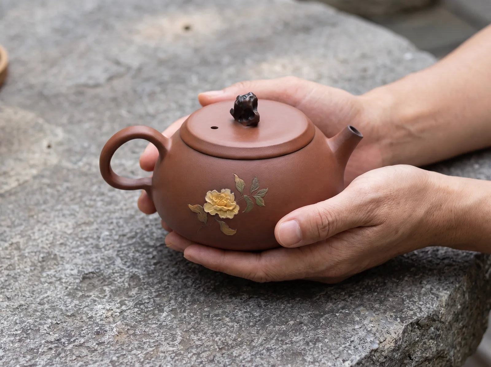 Jianshui – Stone Blossom Teapot in the product gallery