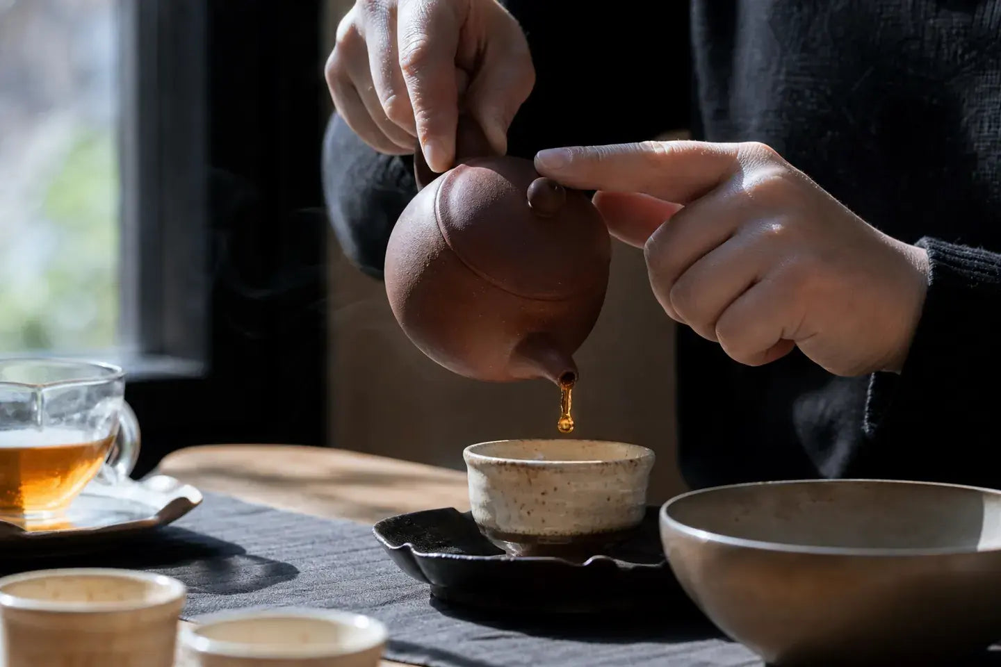A Jianshui teapot in a contemporary daily tea ritual